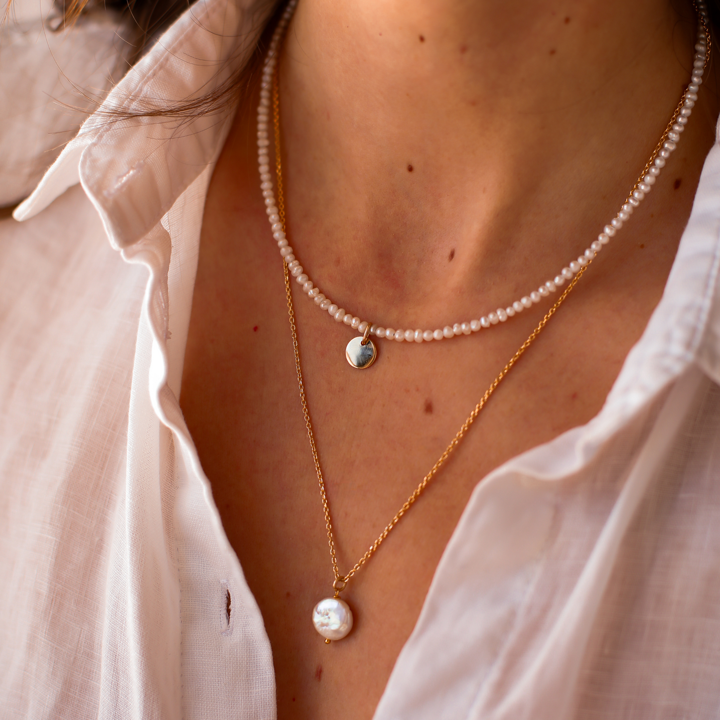 Collier perles d'eau ultra fines médaille plaqué or