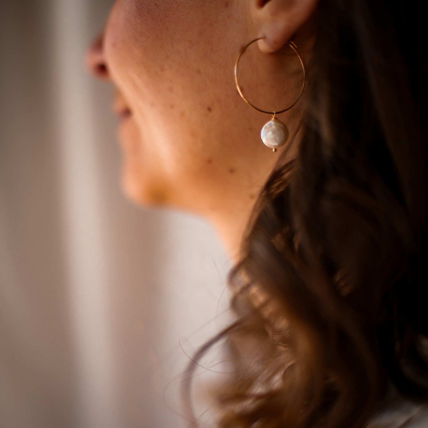 Boucles d'oreilles créoles perles d'eau douce plate