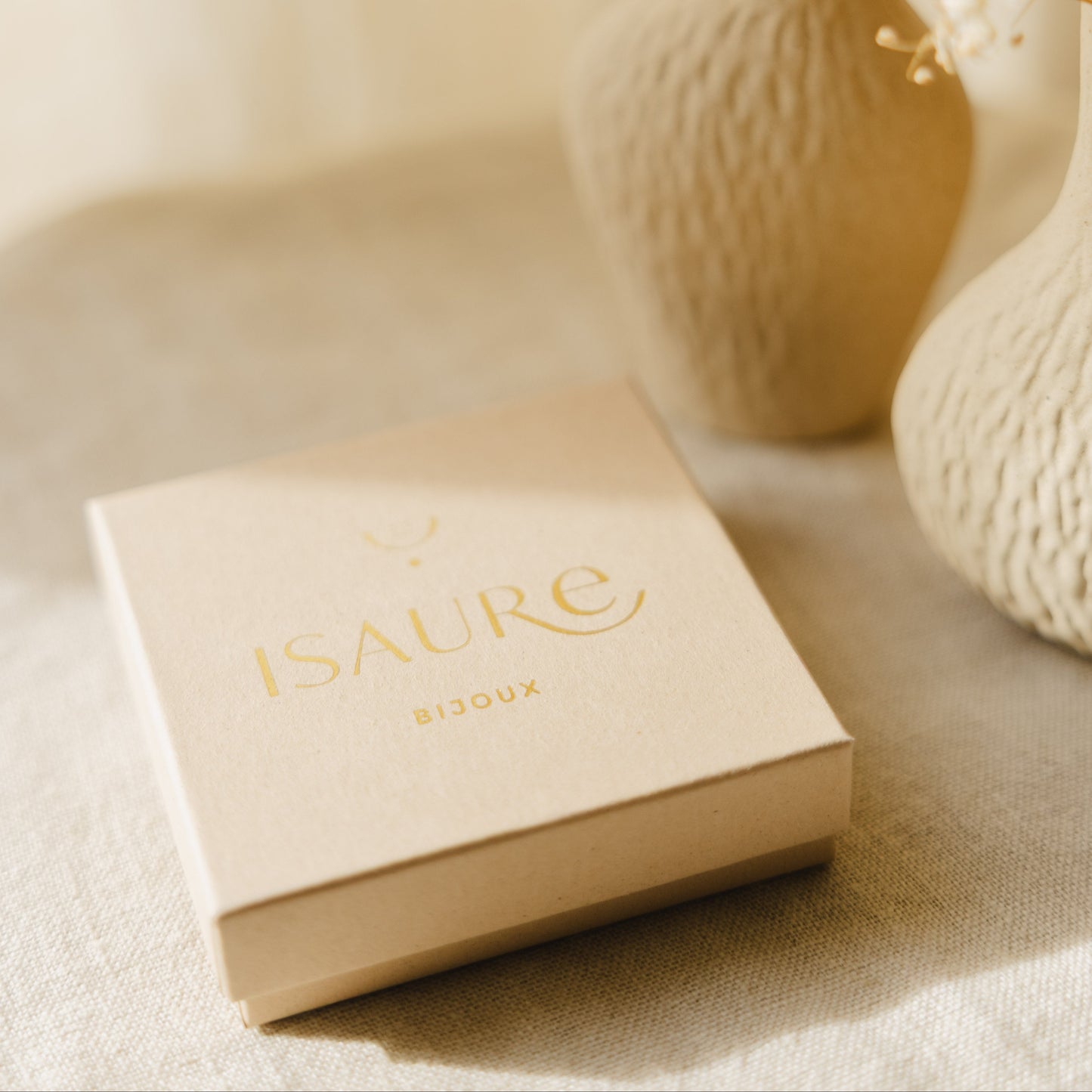 Collier perles d'eau médaille plaqué or