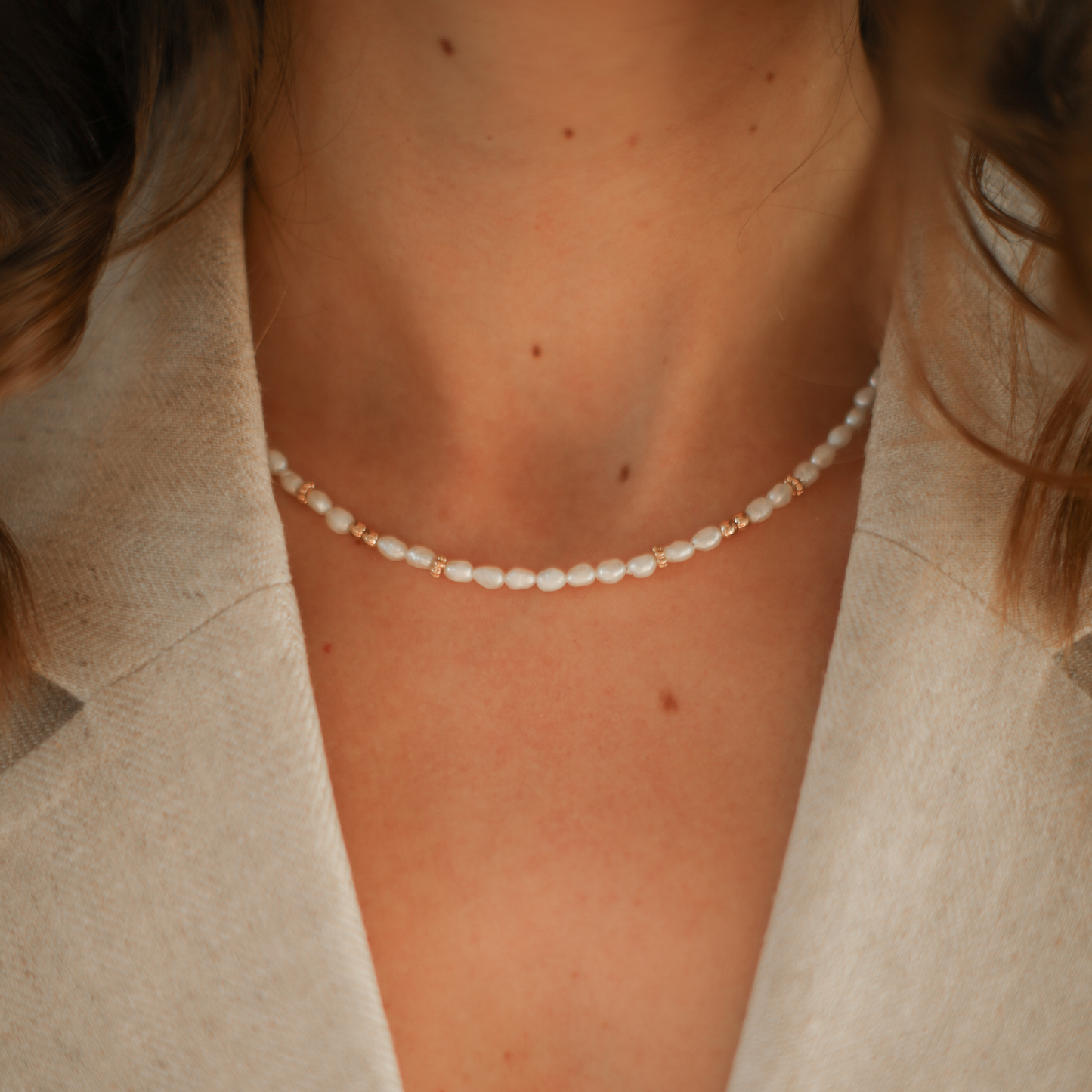 Collier minimaliste en or gold filled perle tube - Un grand marché Collier minimaliste en or gold filled perle tube - Un grand marché