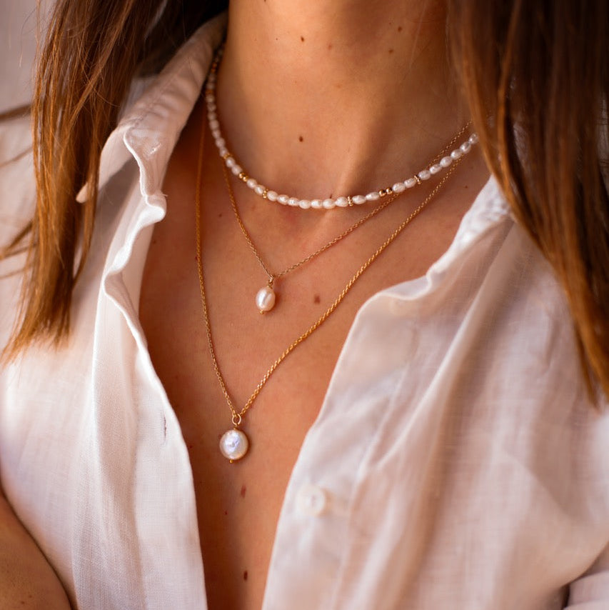 Collier plaqué or perle d'eau douce plate