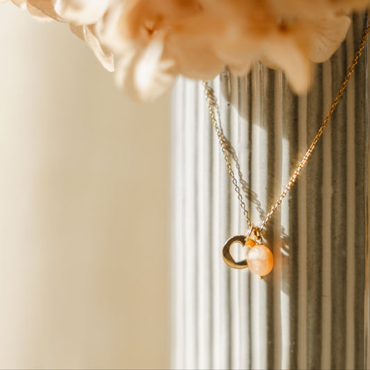 Collier médaille coeur et pierre du soleil