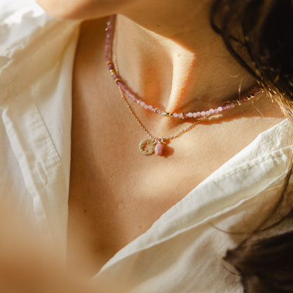 Collier médaille trèfle et tourmaline rose