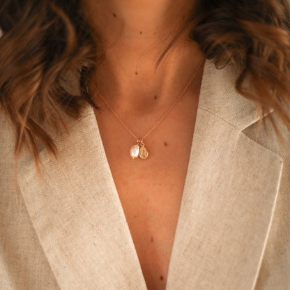 Collier pendentif coquillage cauri et perle d'eau douce