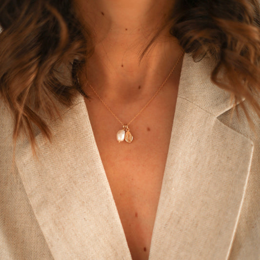 Collier pendentif coquillage cauri et perle d'eau douce