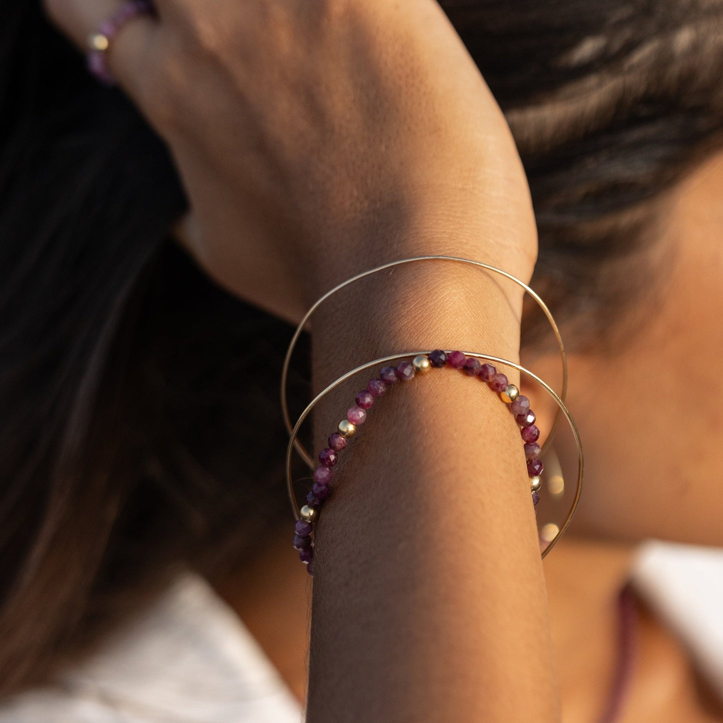 Composition bracelet Rubis & joncs – bijoux assortis