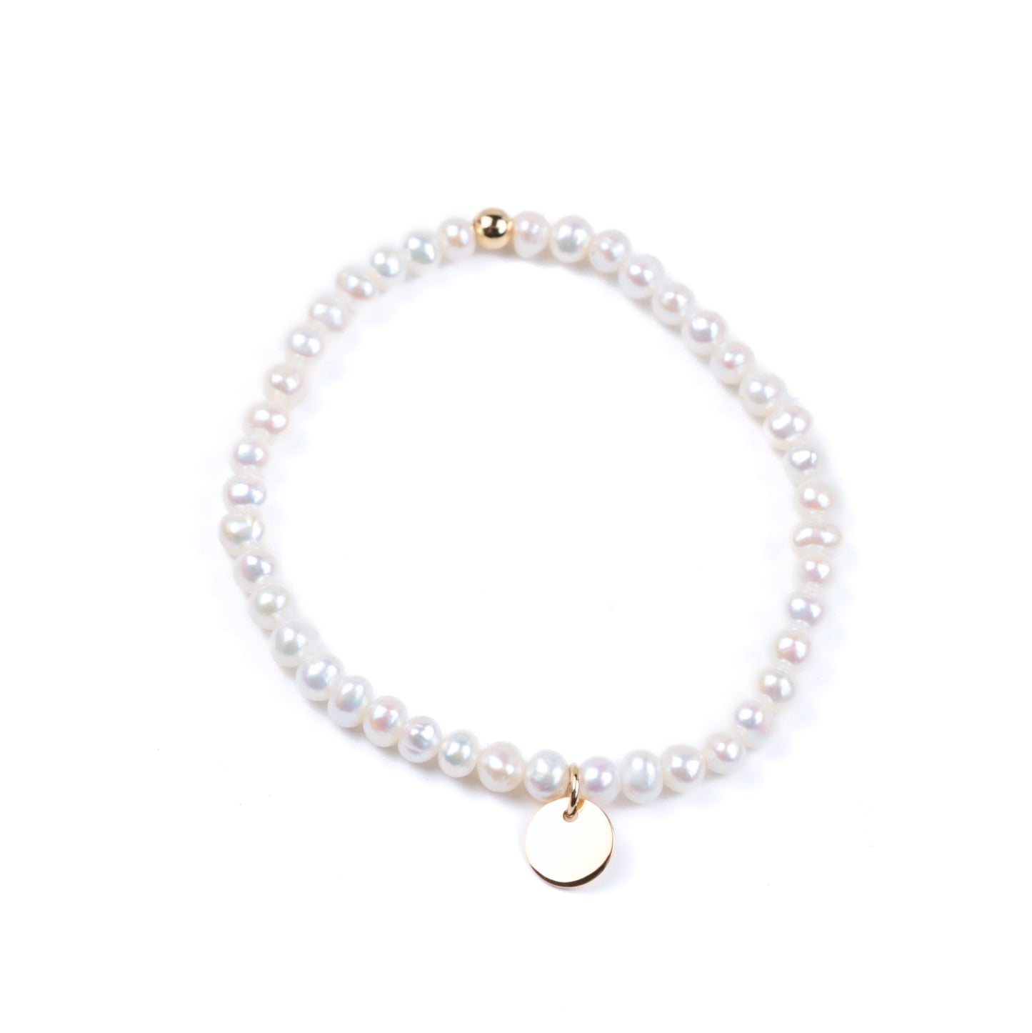 Bracelet en perles d’eau douce et médaille plaqué or