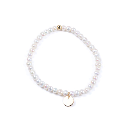 Bracelet en perles d’eau douce et médaille plaqué or